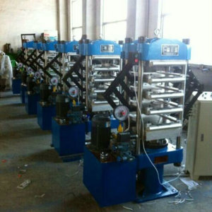 Xlb350 Rubber Vulcanizing Machine with Two Years Warranty